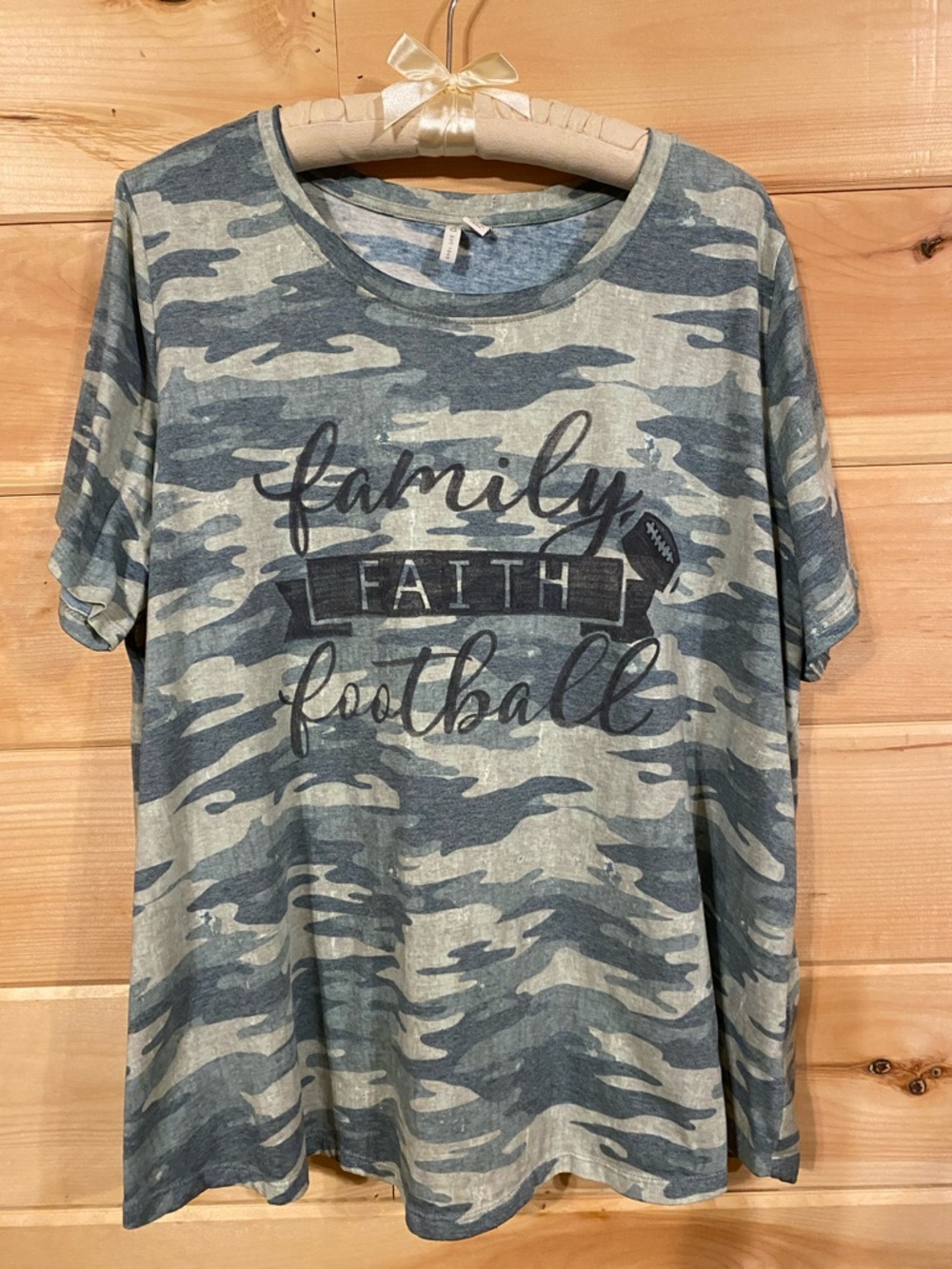 $12-Cato family, faith football sz. 18/20 Camo Tee - green